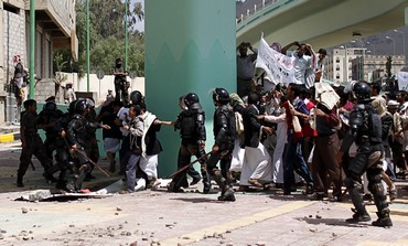 Police, protesters near US embassy in Yemen