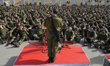 Col. Amir Baram briefing soldiers.