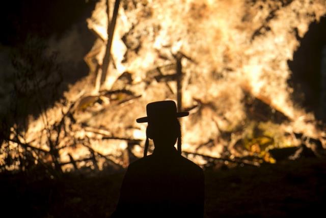 A bonfire during Lag Ba'omer festivities in Bnei Brak  (photo credit: REUTERS)