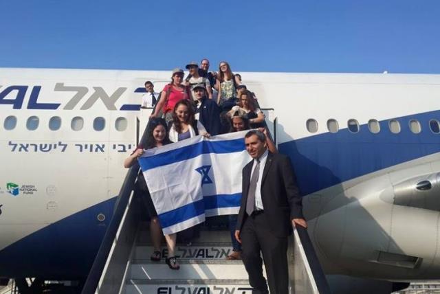 Zeev Elkin welcomes olim on the 53rd Nefesh B'Nefesh flight as it lands in Israel (photo credit: STEVE LINDE)