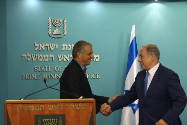 Finance Minister Moshe Kahlon (L) and Prime Minister Benjamin Netanyahu, September 3, 2015  (photo credit: MARC ISRAEL SELLEM/THE JERUSALEM POST)