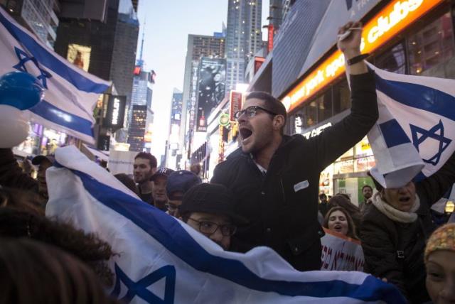 Hundreds rally in New York to support Israel (photo credit: REUTERS)