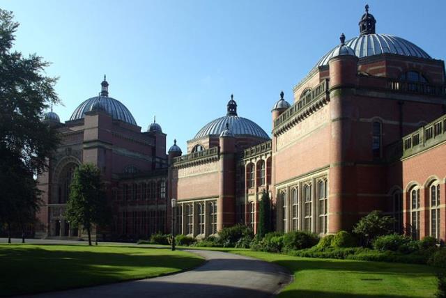 University of Birmingham Chancellor's Court (photo credit: GAVIN WARRINS/ WIKIMEDIA COMMONS)