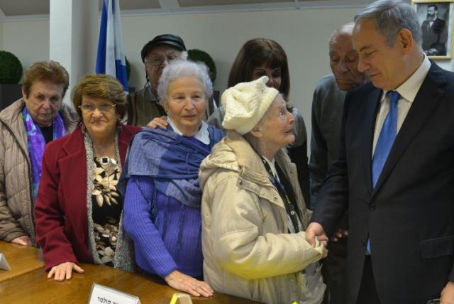 Netanyahu meets holocaust survivors, members of the "Yad Ezer Lachaver" (photo credit: KOBI GIDEON/GPO)