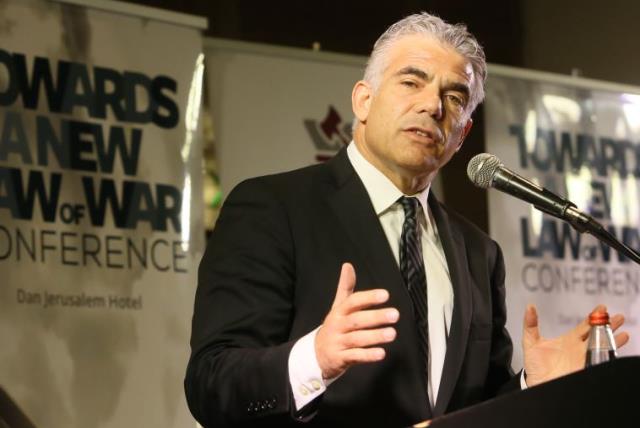 Lapid slams incoming 'government of madness,' warns of 'looting of