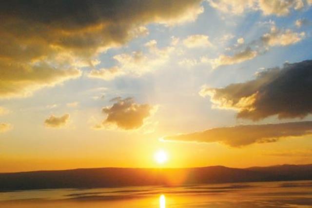 The sun sets over the sea of Galilee (photo credit: KINNERET AUTHORITY)