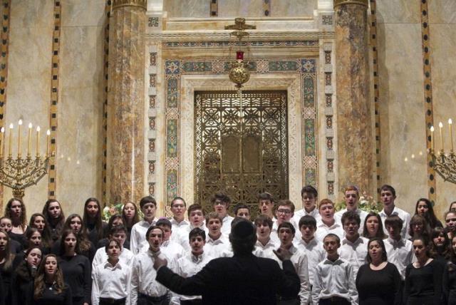 HaZamir International Jewish High School Choir sings at the Temple Emanu-El during the annual Holocaust Remembrance Day in New York April 7, 2013 (photo credit: REUTERS)