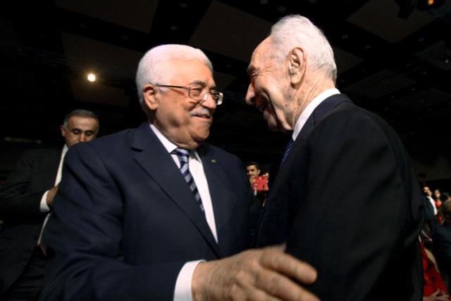  Former Israeli president Shimon Peres (R) shakes hands with Palestinian Authority President Mahmoud Abbas (C) at the World Economic Forum on the Middle East and North Africa at the King Hussein Convention Centre at the Dead Sea May 22, 2015 (photo credit: REUTERS)