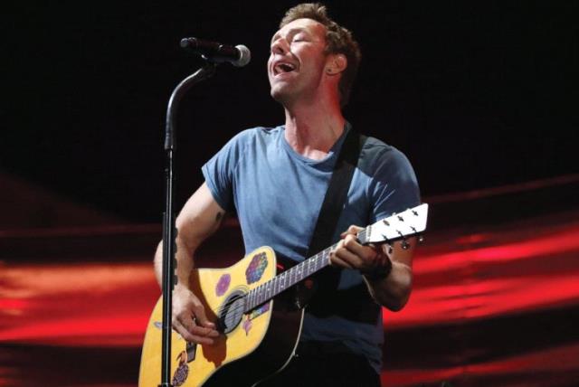 CHRIS MARTIN performs at the Global Citizen Festival at Central Park in Manhattan, New York. (photo credit: ANDREW KELLY / REUTERS)