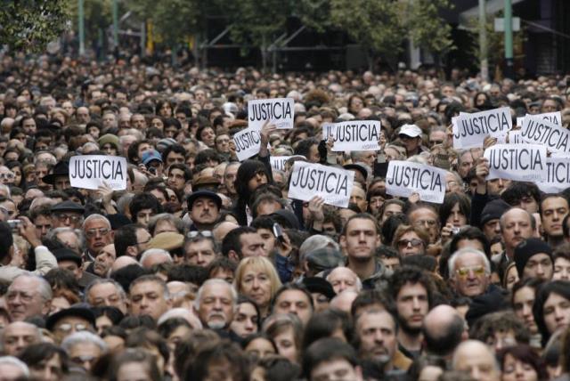 Hundreds of people, most of them members of the Argentine Jewish community, attend the commemoration of the 13th anniversary of the 1994 bombing of the AMIA Jewish community center in Buenos Aires July 18, 2007. The signs read, "Justice. (photo credit: REUTERS)