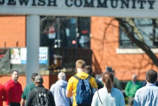 Members are allowed to return following a bomb threat at the Jewish Community Center in Louisville, Kentucky, earlier this month (photo credit: REUTERS)