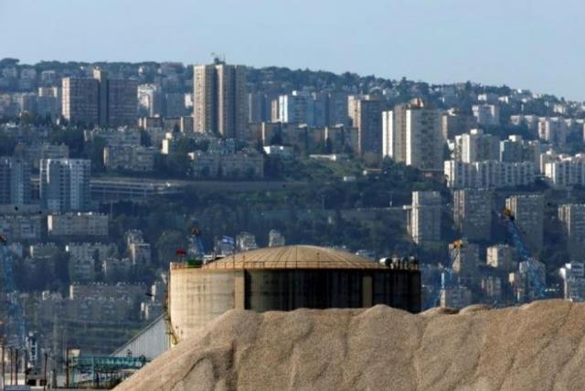 Haifa Chemicals' ammonia tank, Israel's largest ammonia tank, is seen in the Haifa bay area (photo credit: REUTERS/BAZ RATNER)