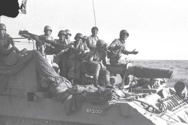 Israeli troops near Rafah during the Six Day War (photo credit: DAVID RUBINGER,GPO)