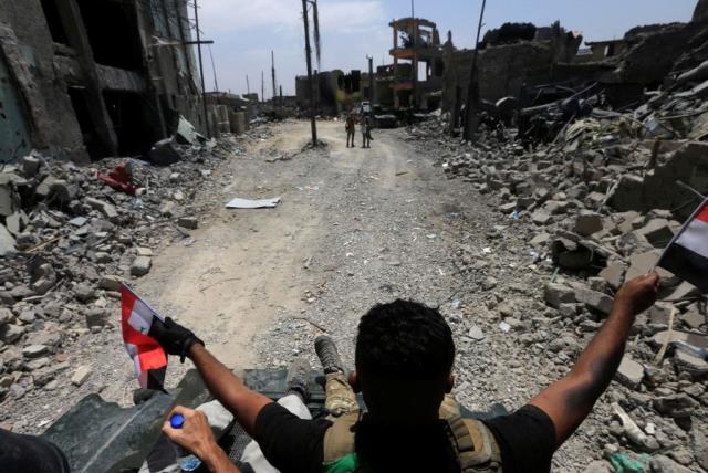 Members of the Emergency Response Division celebrate in the Old City of Mosul, Iraq July 8, 2017.  (photo credit: REUTERS/ALAA AL-MARJANI)