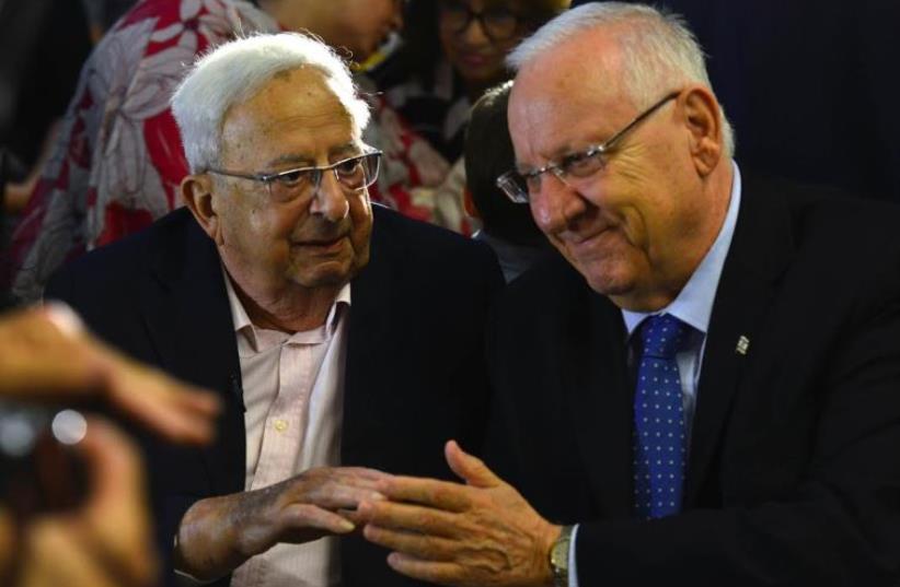 Reuven Rivlin and Yitzhak Navon (photo credit: KOBI GIDEON/GPO)