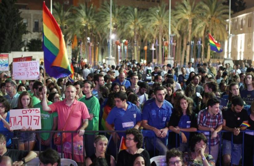 Hundreds attend a pro-gay rights rally in Jerusalem (photo credit: KOBI SCHUTZ)