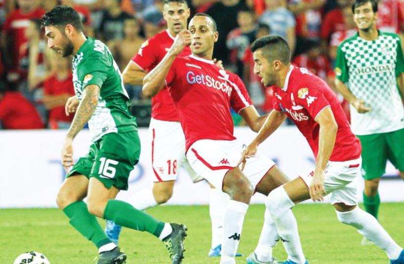 Maccabi Haifa striker Eliran Atar frustrated Hapoel Beersheba’s Maharan Radi and Ben Biton  (photo credit: DANNY MARON)