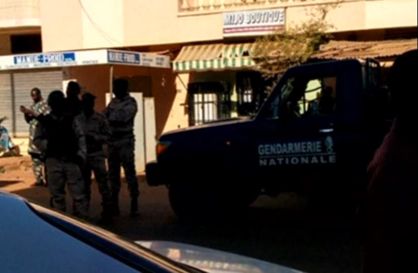 Security forces surround a luxury hotel in Mali's capital Bamako, after Islamist gunmen take 170 people hostage inside (photo credit: REUTERS)