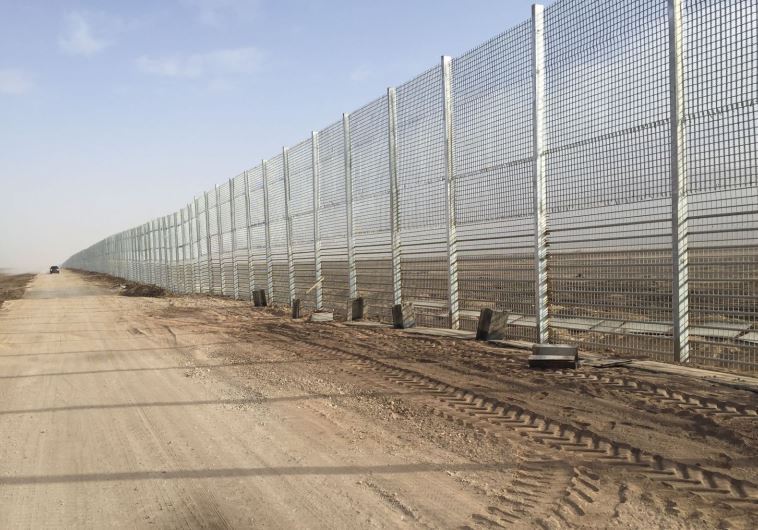 Le ministère de la Défense publie les premières images de la nouvelle barrière de sécurité à la frontière avec la Jordanie (crédit : MINISTÈRE DE LA DÉFENSE)