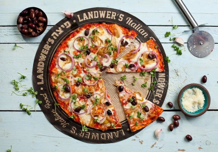 Pizza at Cafe Landwer (credit: PR)