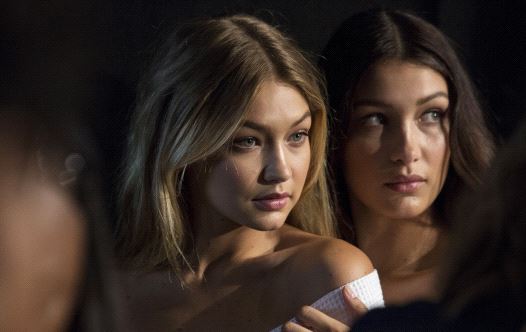 Models Gigi Hadid (L) and Bella Hadid pose for photos (credit: REUTERS)