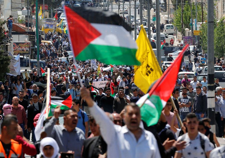 Thousands of Palestinians demonstrate in solidarity with prisoners ...
